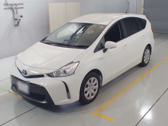 30173 Toyota Prius alpha ZVW41W 2015 г. (CAA Chubu)